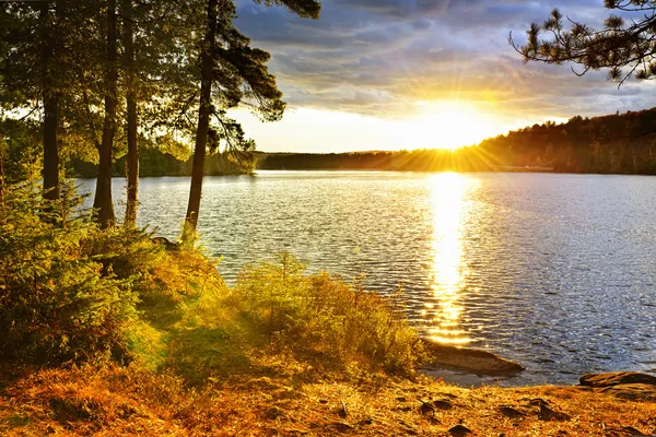 Coucher de soleil sur le lac Photos De Stock Libres De Droits
