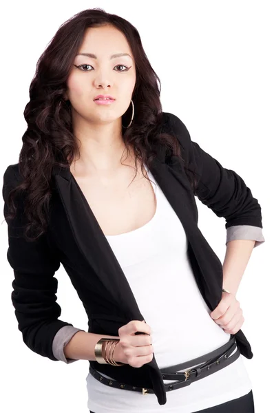 黒のジャケット、白で隔離されるアジアの若い女性 — ストック写真