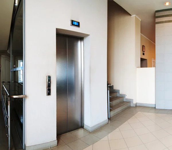 封闭的电梯 — 图库照片