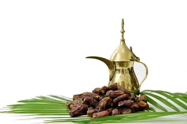 Arabská káva s daty ovoce — Stock fotografie
