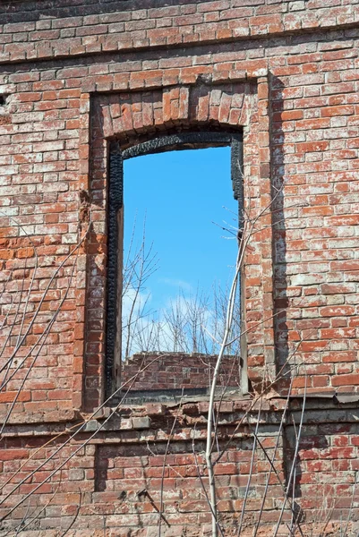 Okno w ruinach — Zdjęcie stockowe