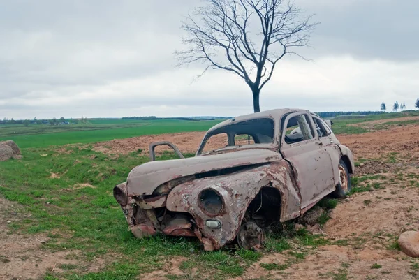 Terk edilmiş araba — Stok fotoğraf