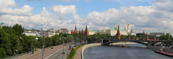 Панорамная Кремлевская набережная — стоковое фото