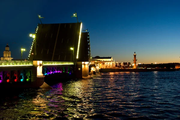 Puente oscilante en San Petersburgo . — Foto de Stock