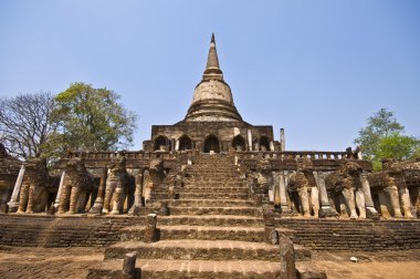 WAT Chang Lom