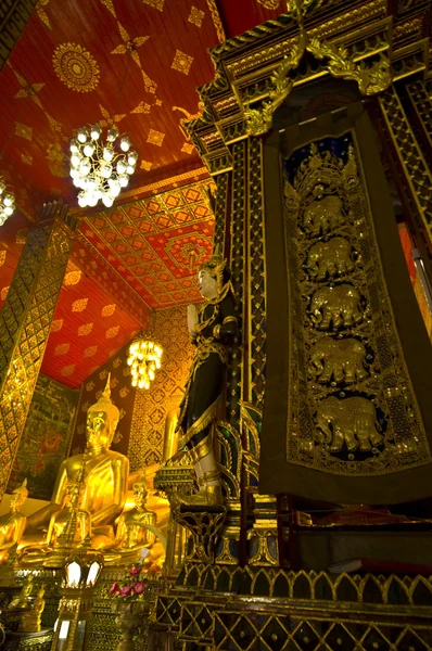 Wat Phra That Haripunchai — Stock Photo, Image
