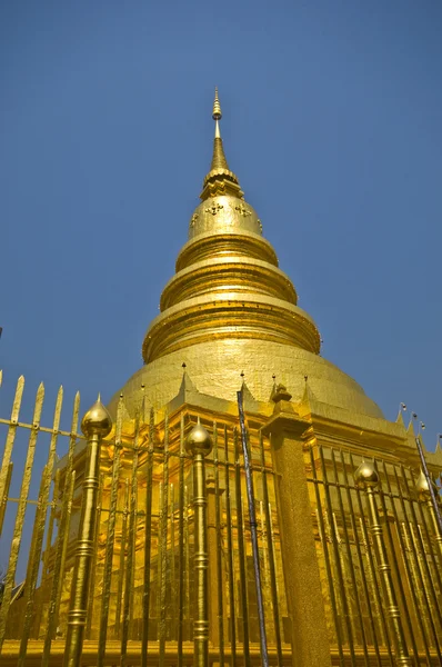 Wat phra die haripunchai — Stockfoto