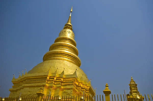 Wat Phra Que Haripunchai —  Fotos de Stock