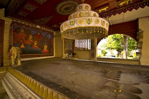 Wat phra die haripunchai — Stockfoto