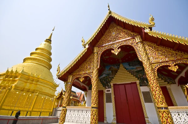 Wat Phra Que Haripunchai — Foto de Stock