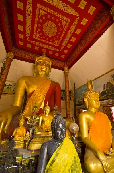 Ват Пхра Тхат Харипунчай — стоковое фото