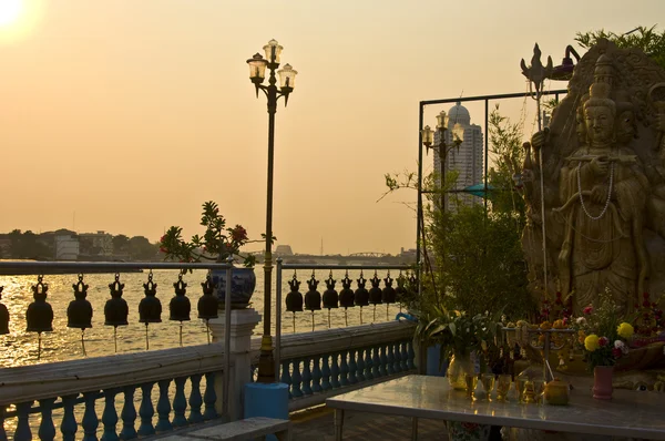 Бангкок и его река — стоковое фото