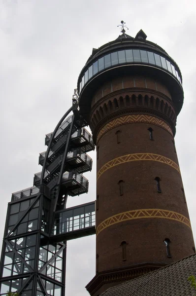 Torre De água Em Tijolo Na Itália Imagem de Stock - Imagem de