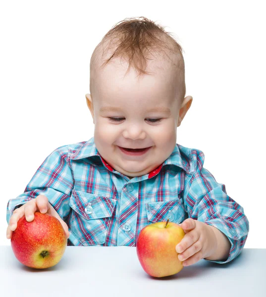 Petit enfant à la pomme — Photo