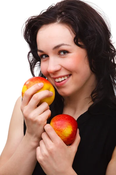 Mujer atractiva joven con dos manzanas rojas — Foto de Stock