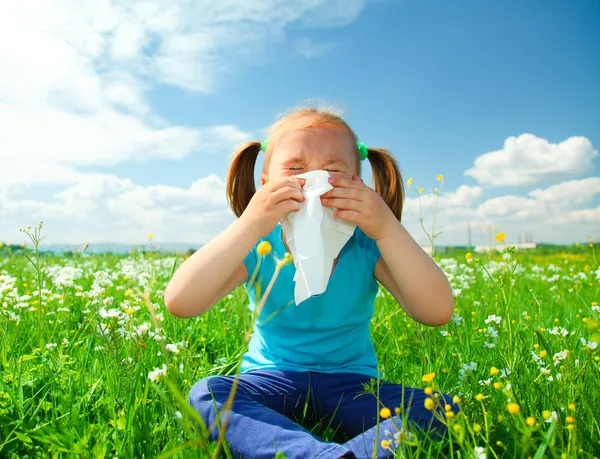 Little girl is blowing her nose — Stock Photo, Image