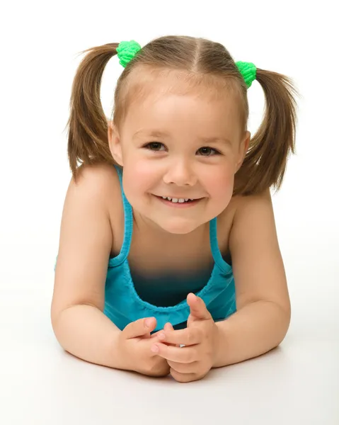 Портрет щасливої маленької дівчинки — стокове фото