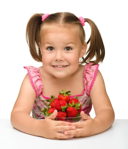 Happy little girl with strawberries — Stock Photo, Image