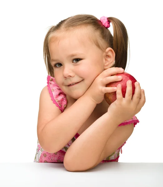 Apple ile küçük bir kız portresi — Stok fotoğraf
