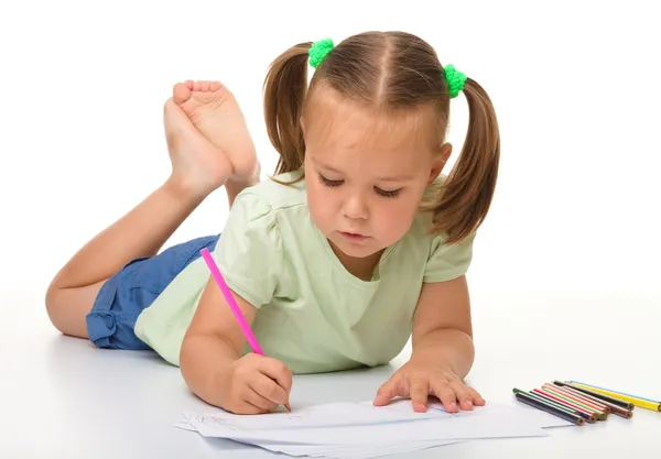 Kislány rajz, miközben szóló, a padlót — Stock Fotó