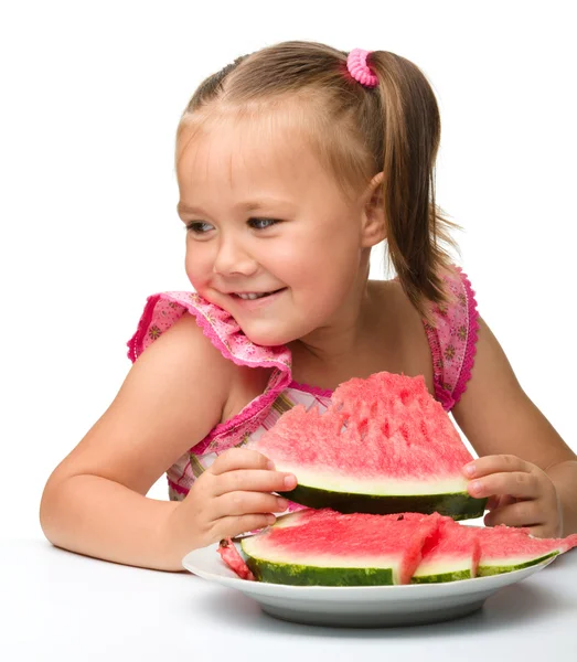 Petite fille mignonne va manger pastèque — Photo