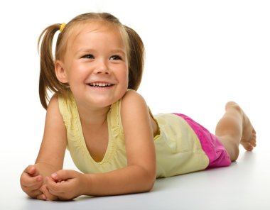 Mutlu küçük bir kızın portresi