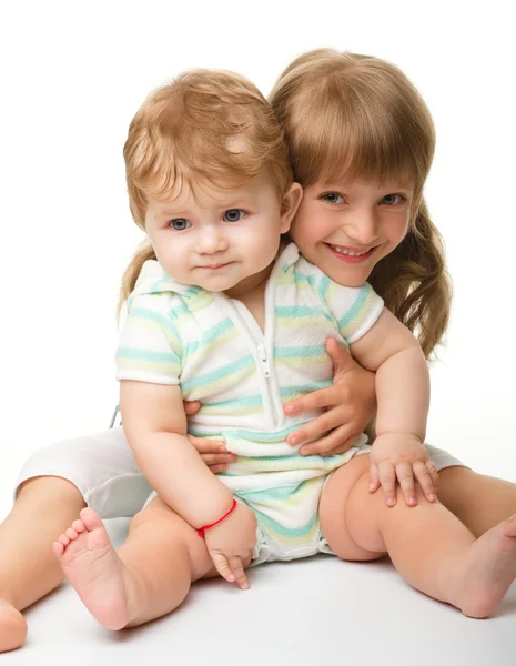Dwoje dzieci bawią się — Zdjęcie stockowe
