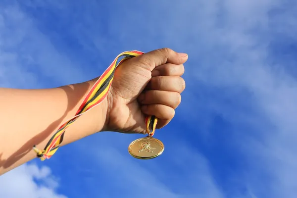 Medal and hand — Stock Photo, Image