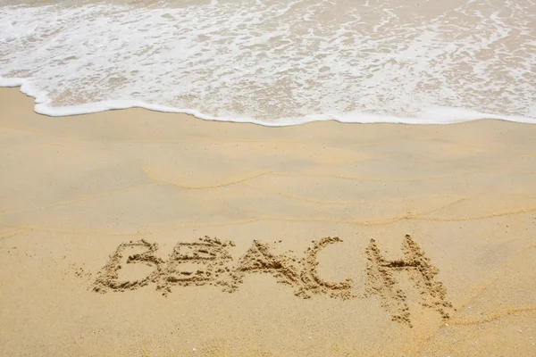 Текст на пляже — стоковое фото