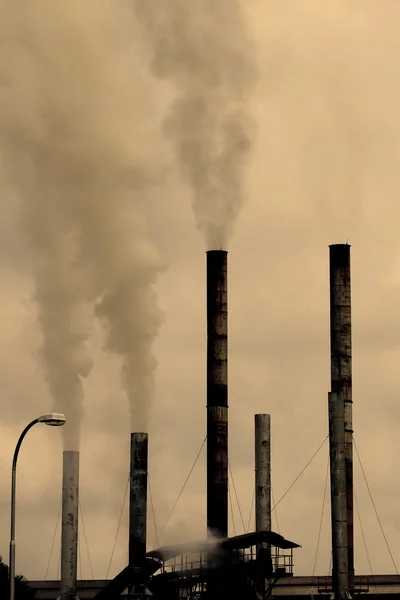 Завод загрязнения — стоковое фото