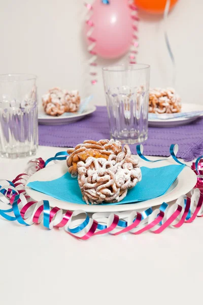 Traditionele Finse mei dag trechter cake — Stockfoto