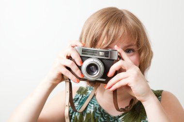 kadın vintage fotoğraf makinesi