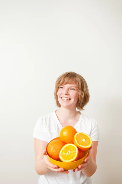 Donna con arance — Foto Stock