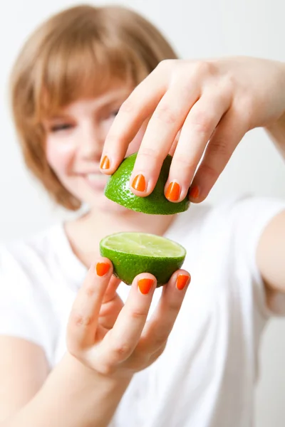 Woman with lime — Stock Photo, Image