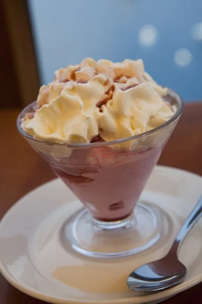Strawberry ice cream dessert — Stock Photo, Image