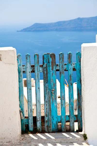 Puerta de madera antigua en Santorini —  Fotos de Stock