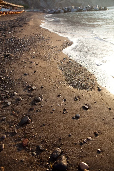 Písek. Perissa beach, santorini, Řecko — Stock fotografie