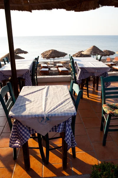 Restauracja tabel w perissa santorini, Grecja — Zdjęcie stockowe