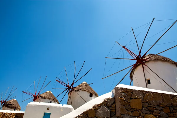 Väderkvarnar i mykonos, grekisk — Stockfoto