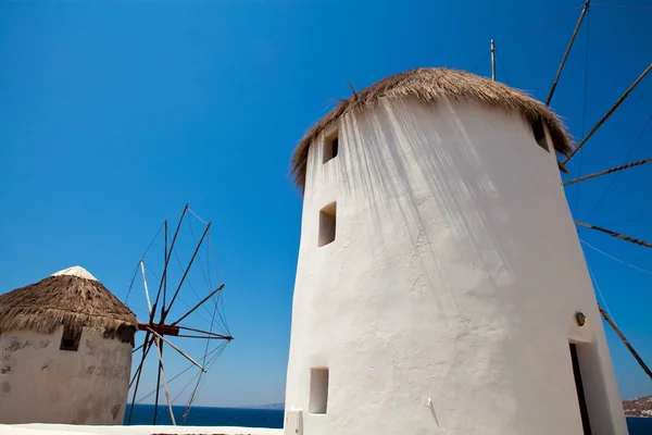 Väderkvarnar i mykonos, grekisk — Stockfoto