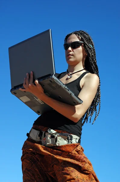 Chica con portátil Imágenes de stock libres de derechos