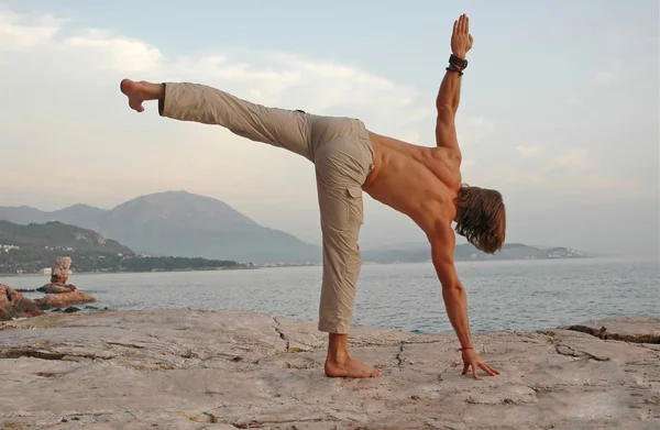 Yoga ao ar livre . — Fotografia de Stock