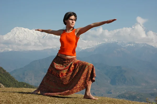 Yoga in mountains. — Stock Photo, Image
