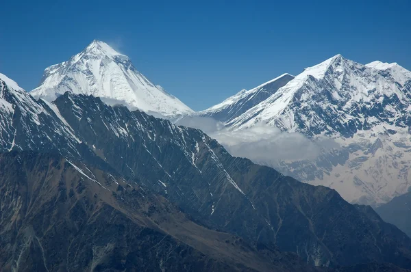 Dhaulagiri - majestátní hory v Himalájích. 8,167 metrů. — Stock fotografie