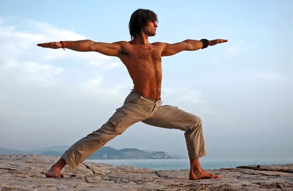 Yoga im Freien. lizenzfreie Stockbilder