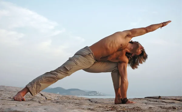 Yoga al aire libre . Fotos de stock libres de derechos