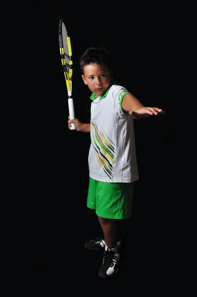 Tennis pojke isolerade i svart — Stockfoto