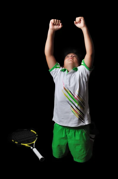 Chłopiec tenis świętuje czarno na białym tle, w — Zdjęcie stockowe