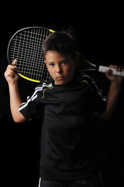 Tennis ragazzo isolato in nero — Foto Stock