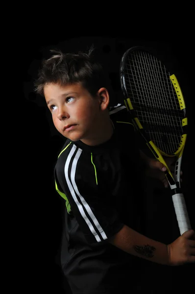 Tenis chico aislado en negro — Foto de Stock